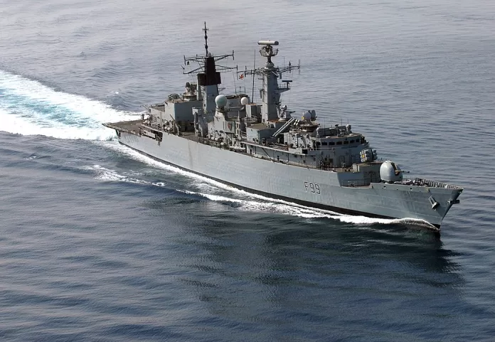 HMS Cornwall i den Persiska viken. Foto: United States Navy / Wikimedia Commons (Public domain)