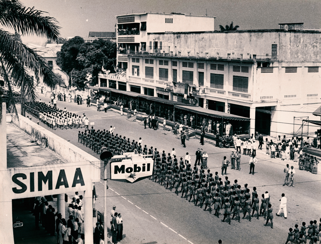 Parad i Douala på självständighetsdagen den 1 januari 1960 