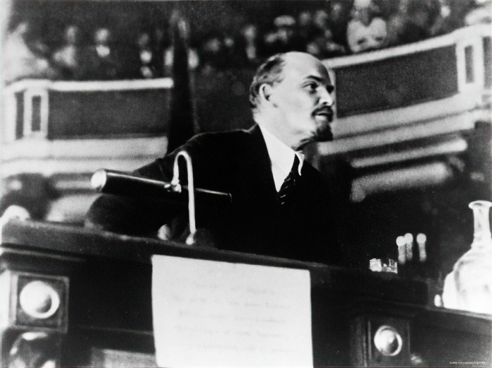 Lenin håller ett tal vid Kominterns andra kongress, 1920