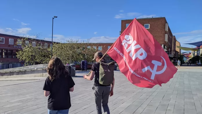 Röd fana över Östersund