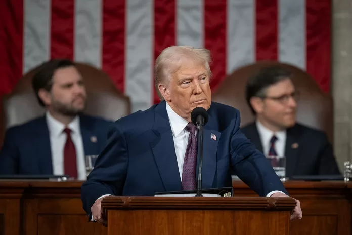 President Donald Trump håller sitt gemensamma tal till kongressen tisdagen den 4 mars 2025 i representanthusets kammare i USA:s Kapitolium i Washington, D.C. (Officiellt foto från Vita huset av Daniel Torok)